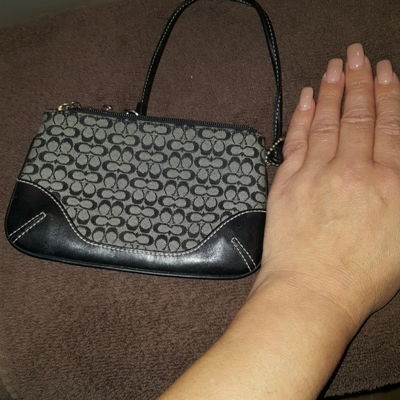 Ladies Coach Wristlet - Picture 2 of 6